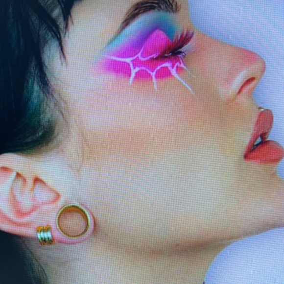 War Paint Eyeshadow Pallet by Evelina Forsell x CosMyFy - Picture 5 of 5